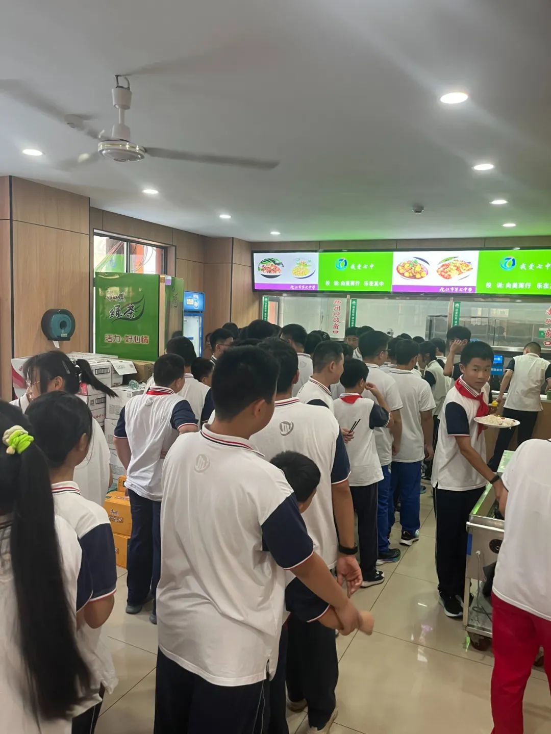 不外包了放心吃！九江积极推动学校食堂自主经营