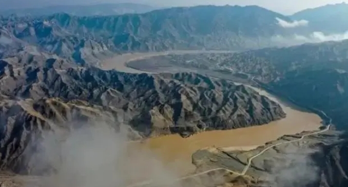 宁夏中卫市的黄河黑山峡河段(无人机照片) 新华社记者 冯开华 摄