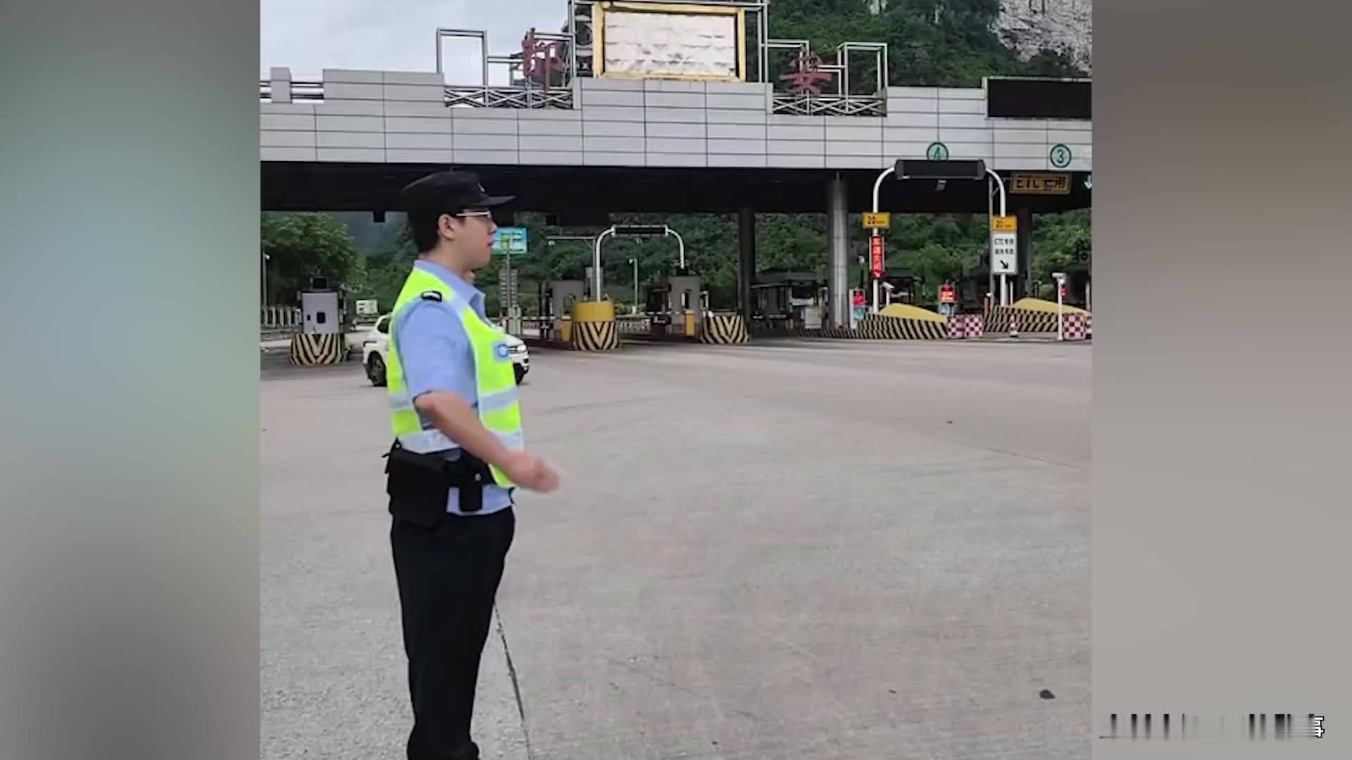 勇救落水群众不幸牺牲，李燮烈士安葬仪式举行，妻子：全家人约好给他过好最后这次生日