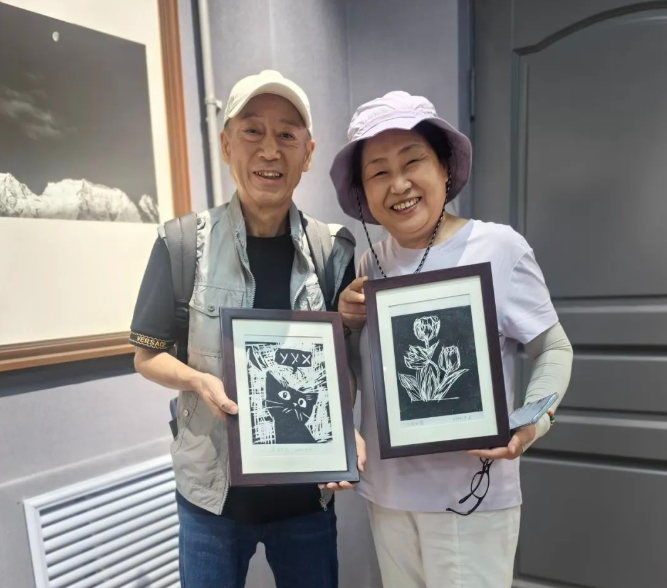 “迎中秋 &middot; 探寻版画记忆”丨来自湖南的43位老人走进哈尔滨市博物馆研学大课堂