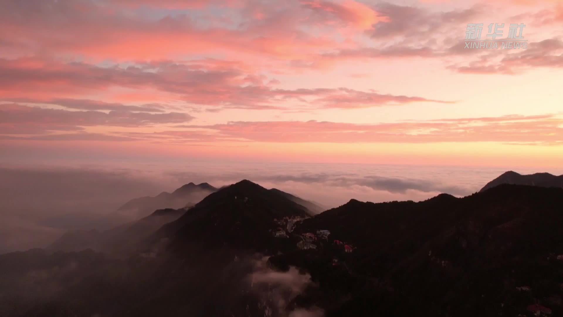 庐山瀑布云 瑰丽奇绝景