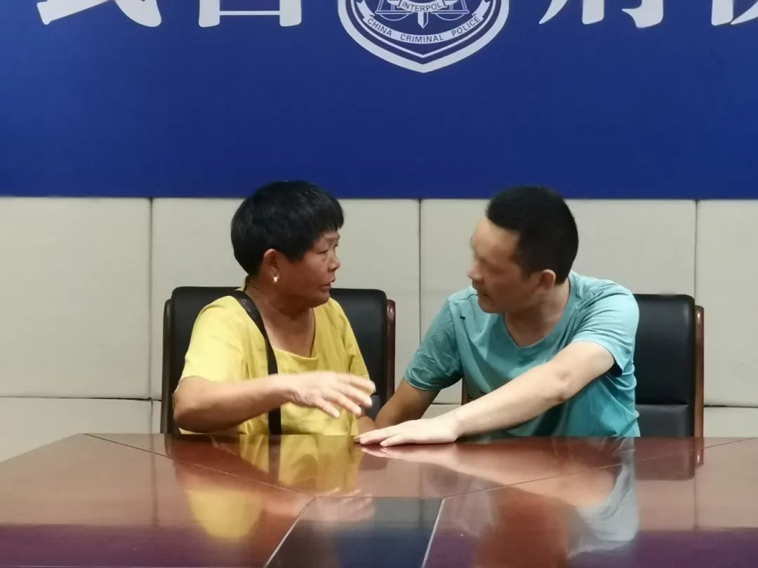 中秋前夕 武汉警方助失散37年母子团聚