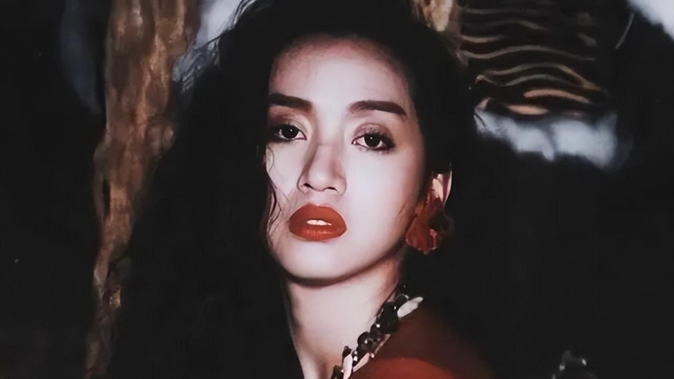 2003年，梅艳芳弥留之际，多次吩咐保镖：我死都不会再见那两个人封面图