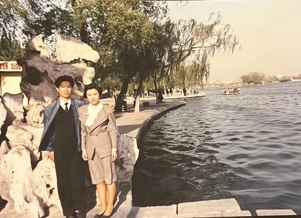 创业初期的宁晓峰和马春雁