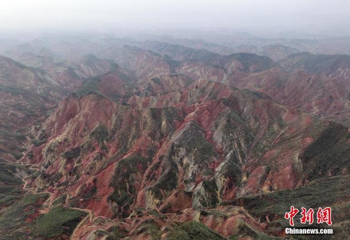 9月12日,无人机航拍兰州水墨丹霞风景区。(无人机照片)