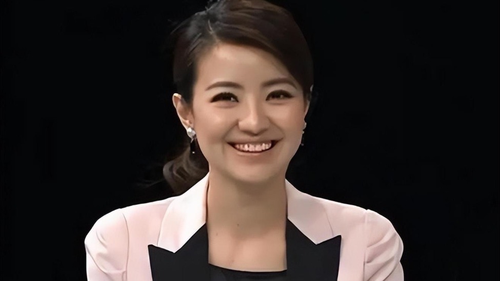 她和撒贝宁同居4年，却转身投入富豪怀抱，没想到现在竟沦落至此封面图