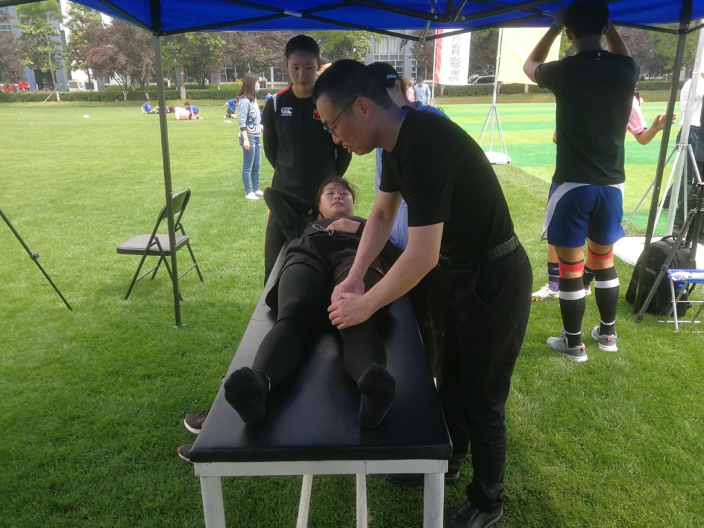 蒋青教授带领团队参加运动员伤病诊疗