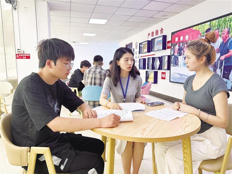 兰州财经大学大学生就业创业服务驿站是即将毕业的大学生经常去的地方