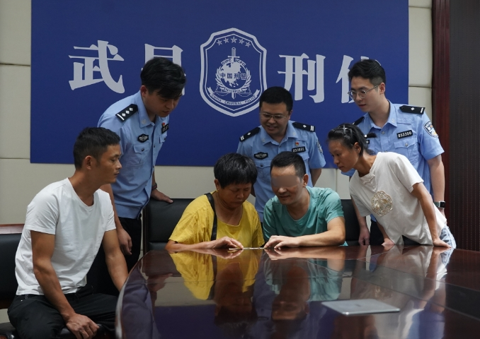 中秋前夕 武汉警方助失散37年母子团聚