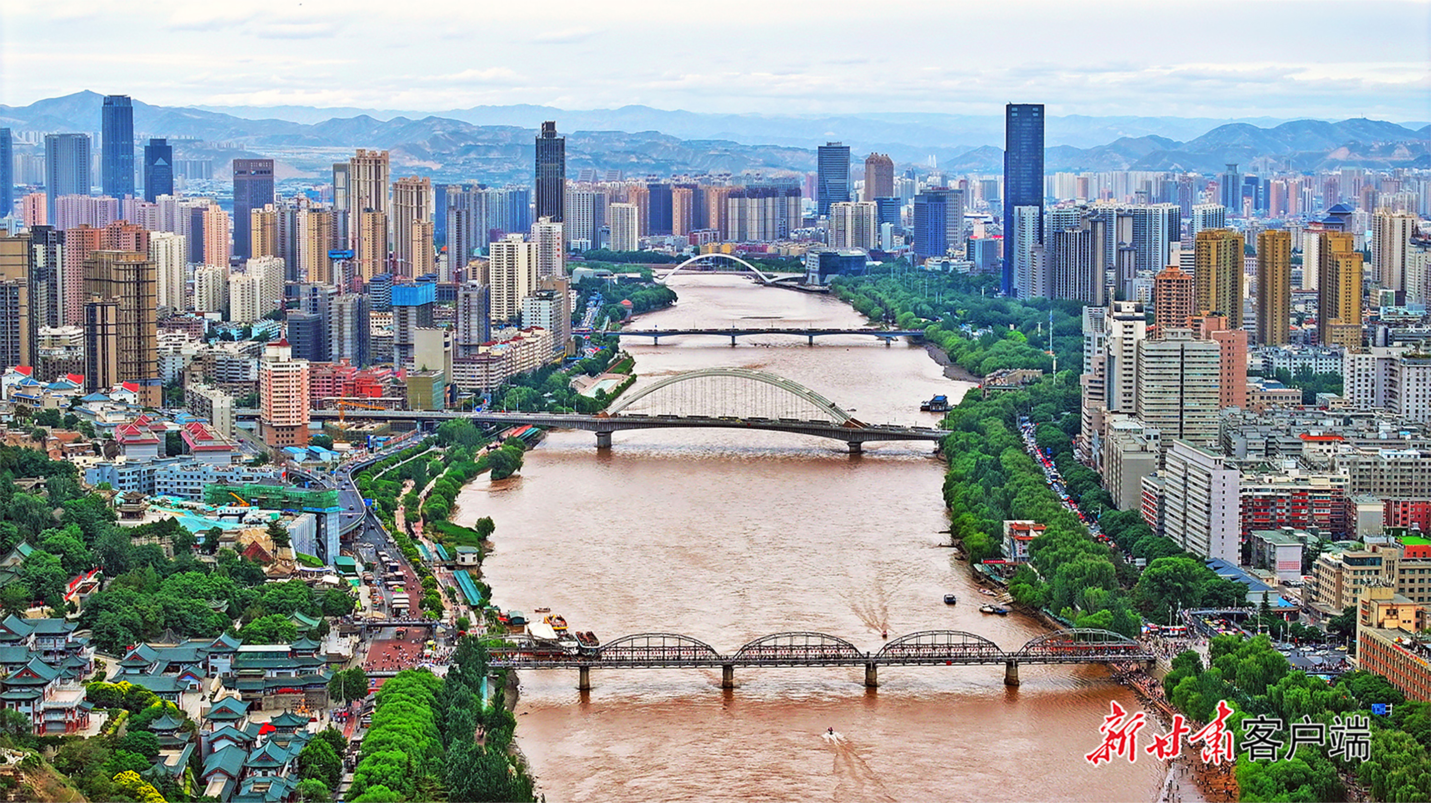 中山桥、元通黄河桥、兰州黄河大桥、金雁黄河大桥四桥同框，成为黄河上一道亮丽的风景线。