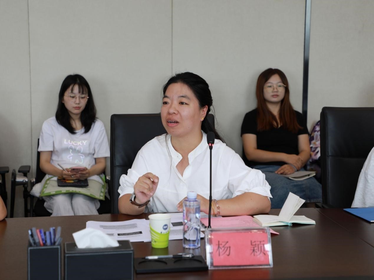 杨颖汇报