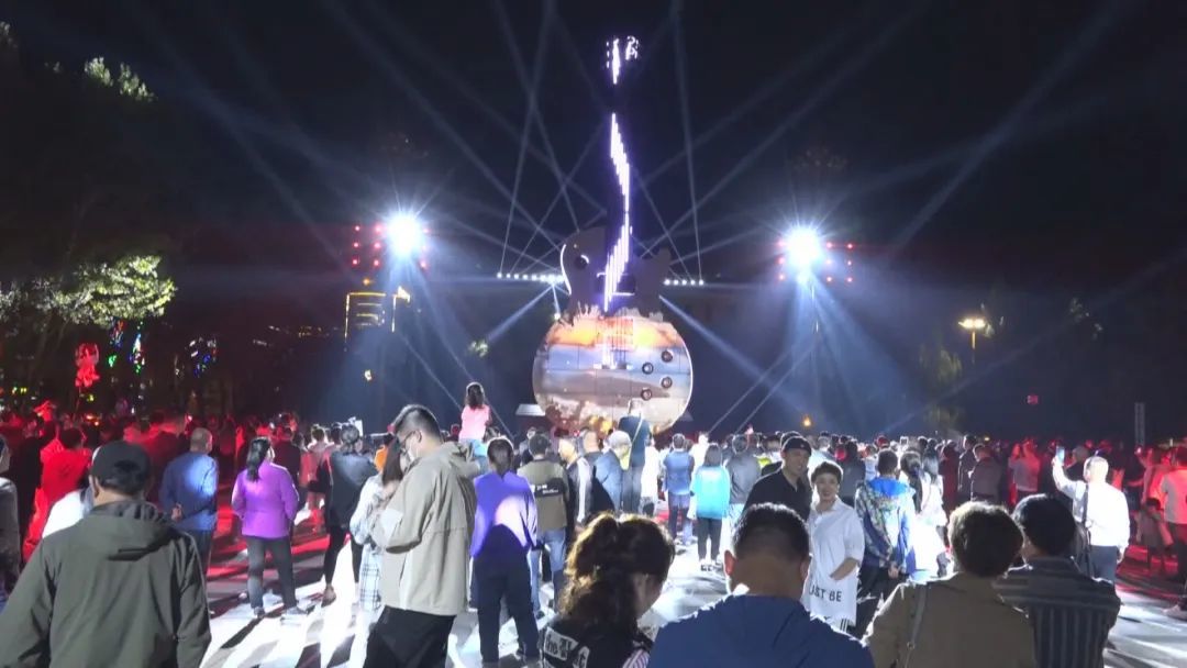 (多彩吉林秋之韵)G331吉林段:“醉”美国道夜色更迷人凤凰网吉林_凤凰网