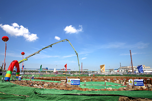 8月30日，国家能源集团河北公司沧东电厂三期扩建工程项目正在加紧施工。 本报通讯员 张诗启摄