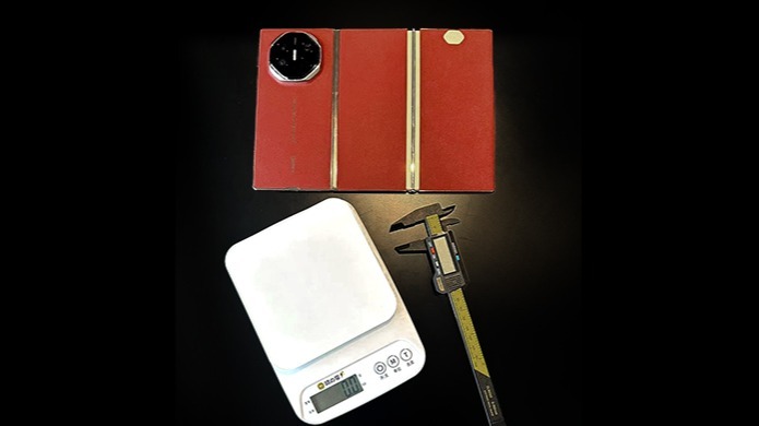 华为三折叠到底多轻薄？一测便知