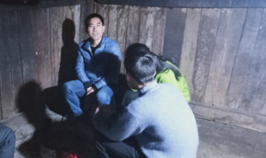 刘秀祥到学生家中(资料图)