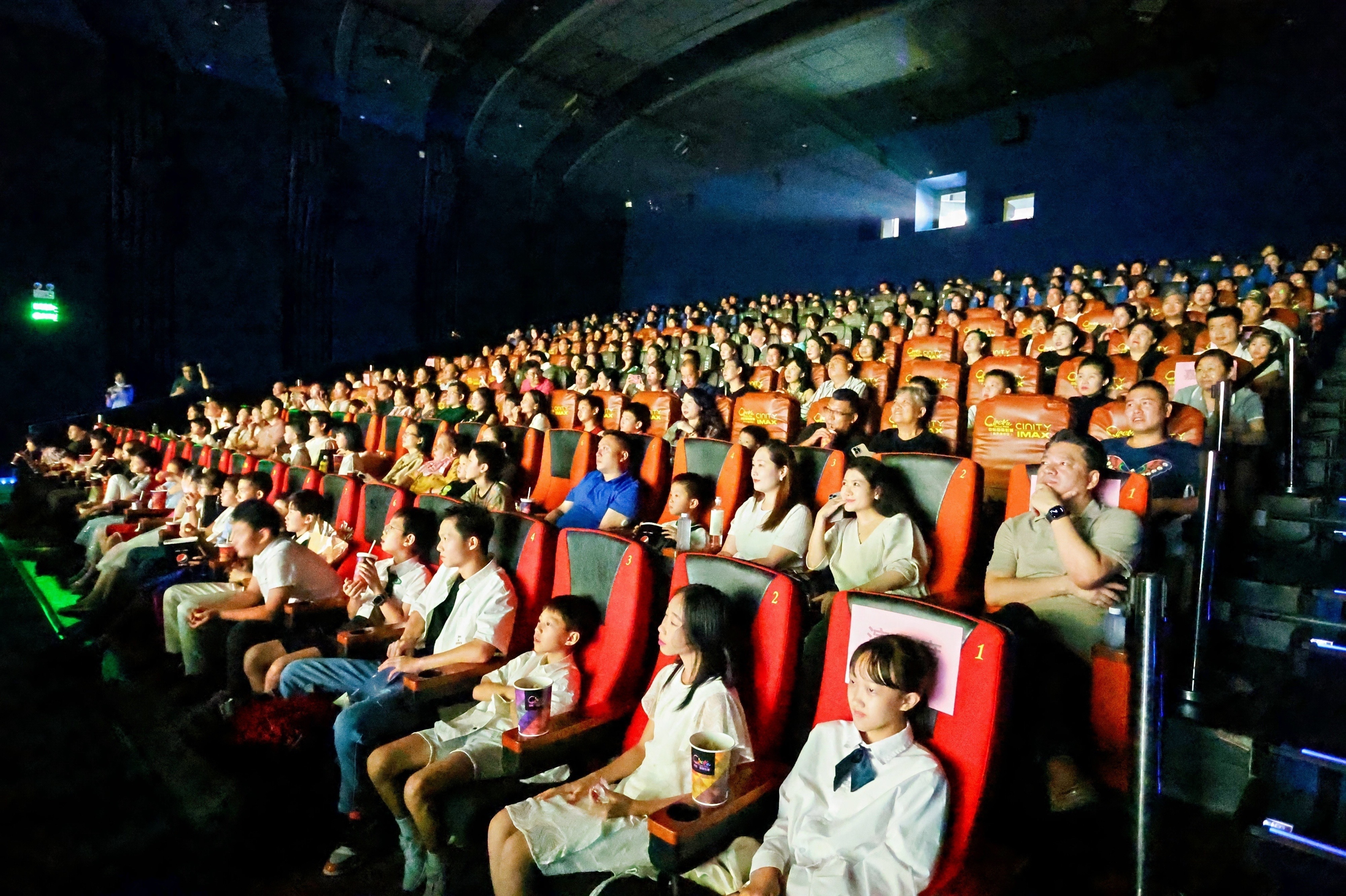 青少年励志电影《热烈少年》在深圳首试映