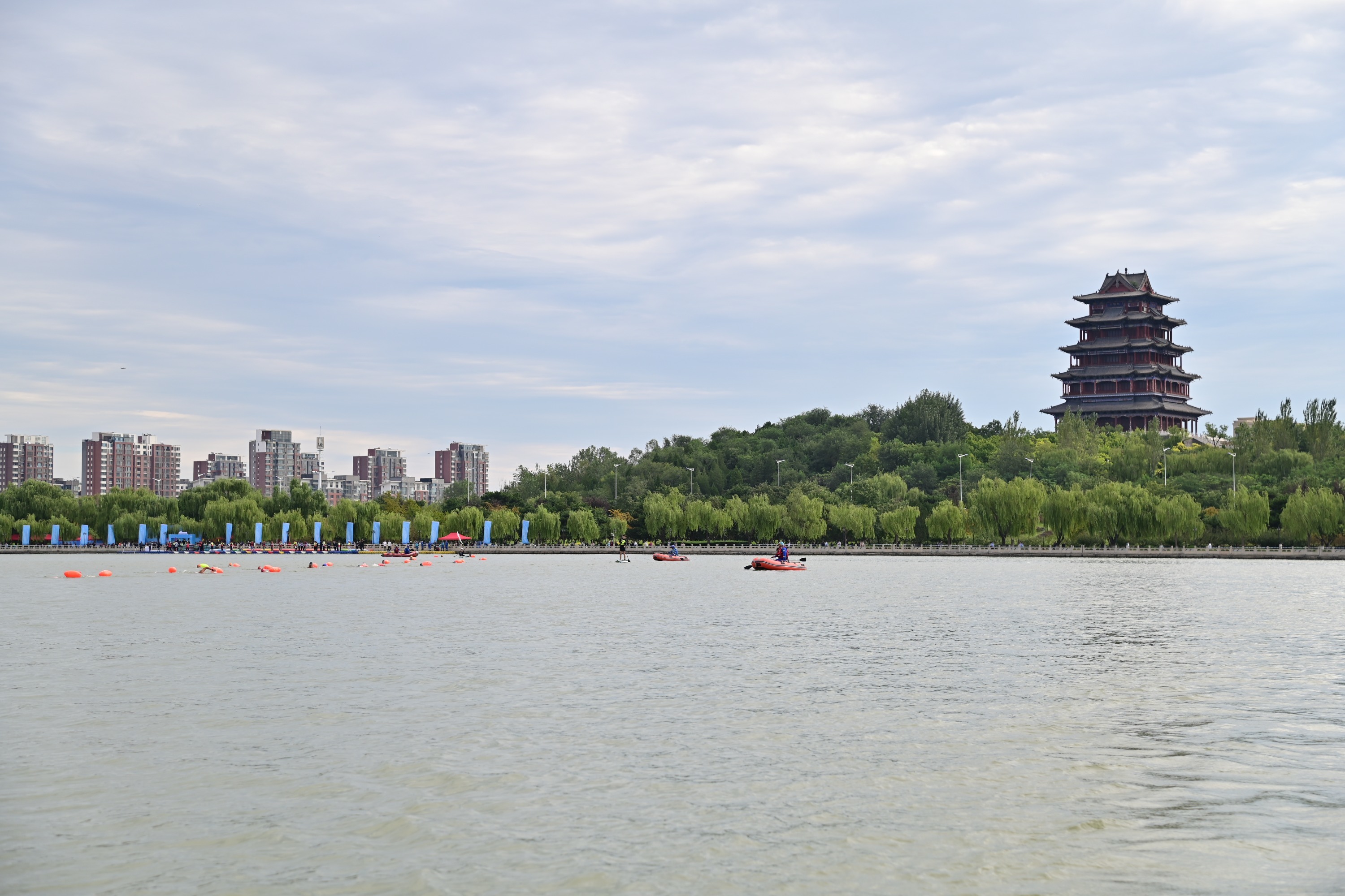 滦河之畔，勇者无界！张健横渡基地引领水上运动新潮流