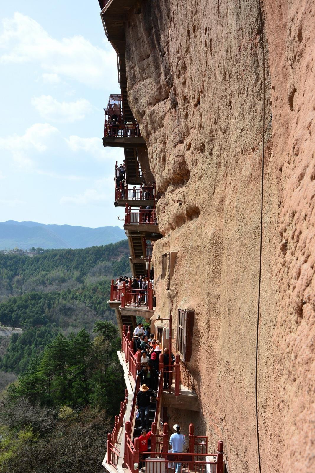 千年石窟为何总开凿在丹霞地貌里？专家揭秘其中联系