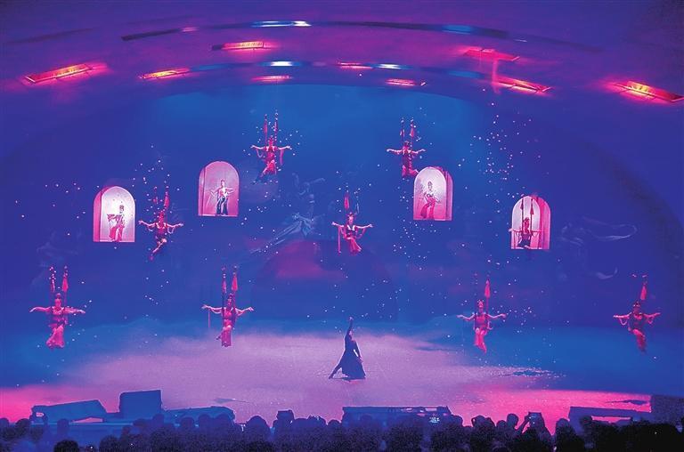 大型沙漠实景剧《敦煌盛典》演出现场 张晓亮