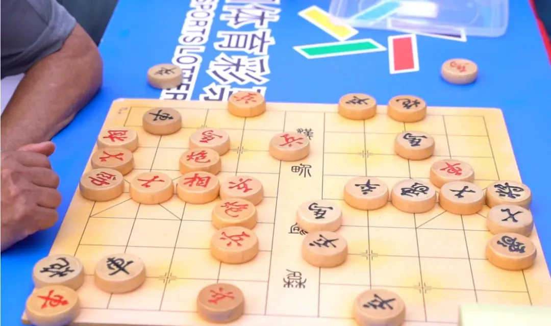 体彩“迈开步 动出彩”象棋文化沙龙点亮记忆油画厂