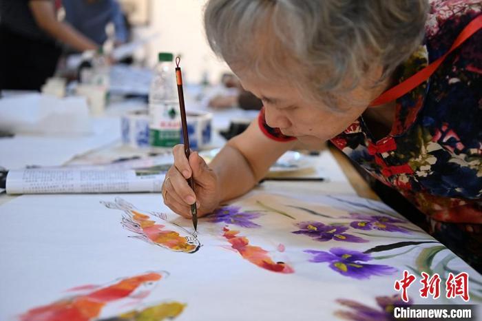 台湾画家在当日活动现场作画　九美旦增　摄