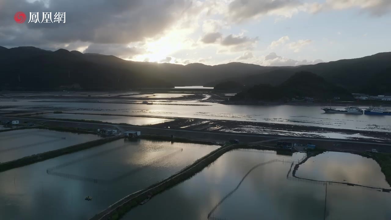 在黄河故道的怀抱里，盐碱地发出荒凉的叹息。王欢追逐着焦裕禄的足迹，从延津出发，直奔盐碱腹地，让沿海的青蟹在内陆安了家。“能不能养活？能不能养大？能不能量产？”王欢用行动给出答案，为数千计养殖户提供一条