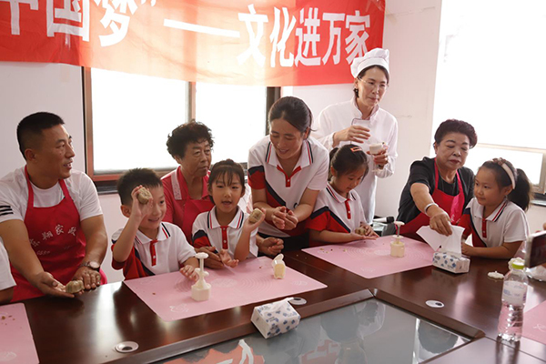 青岛市即墨区举办“德润中秋 月满情浓”道德模范故事分享会