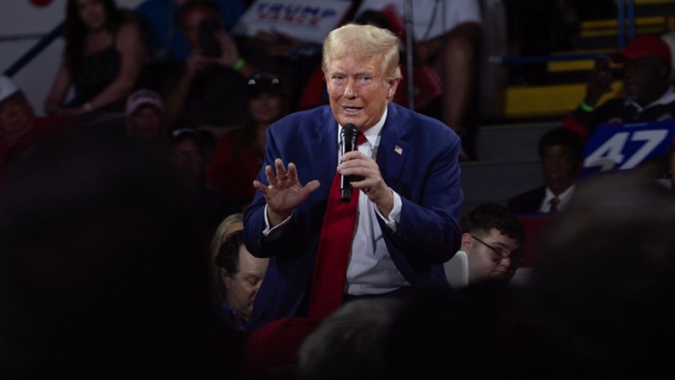 拜登庆祝美联储降息！称美国经济迎来“转折点”？特朗普敲警钟