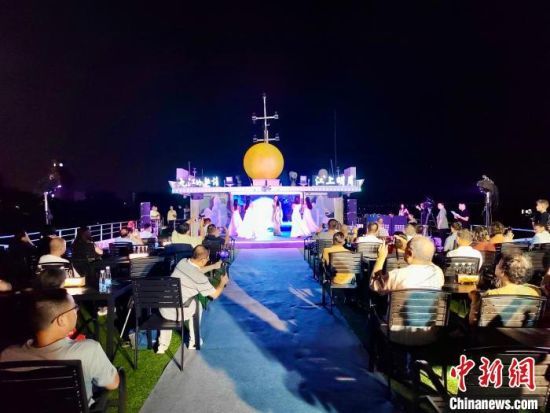 图为14日，“九江的邀请”&middot;江上明月2024九江市侨界中秋浔阳江之夜活动在江西省九江市举行。九江市侨联供图
