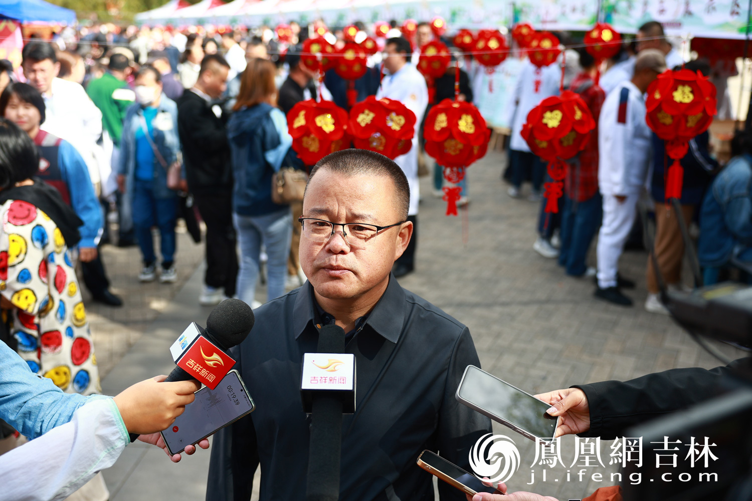 长春净月高新区卫健局副局长岳国辉接受媒体采访。