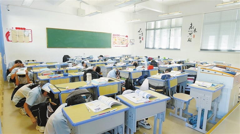 赣州：国防教育进校园（图）