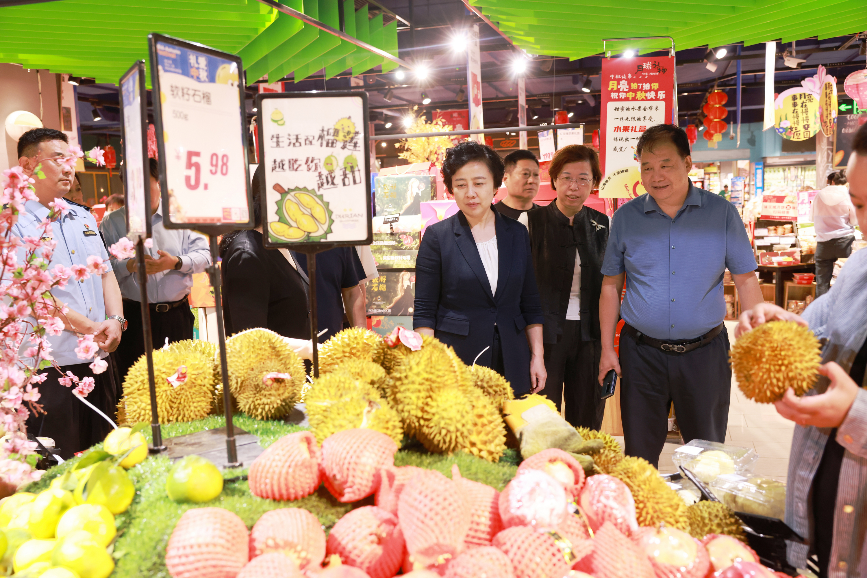 把好“安全关”，放心“过双节”！济南市市场监管局开展节日市场检查工作