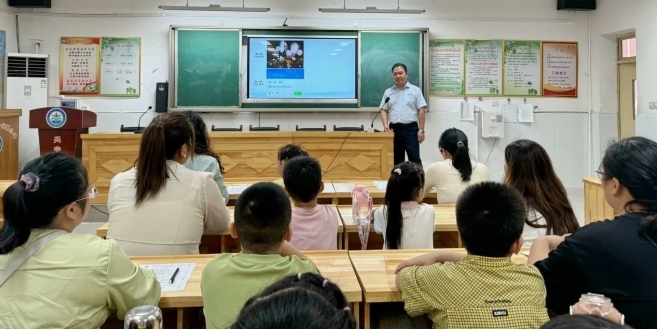 宁晋县兴宁街小学举办爱眼护眼专题讲座