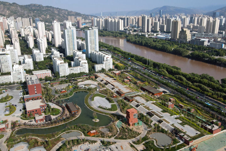 这是8月30日在兰州市安宁区拍摄的兰州七里河安宁污水处理厂地上景观公园　新华每日电讯记者　郭刚　摄