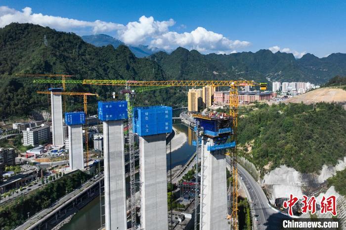 图为城口任河特大桥首个0号块施工作业现场。中铁十二局 供图