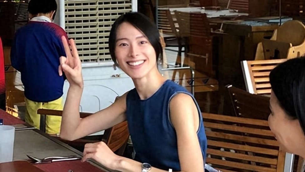 梁洛施15岁长子现身美国又高又瘦，不带保镖拒用李家7亿安保团队封面图