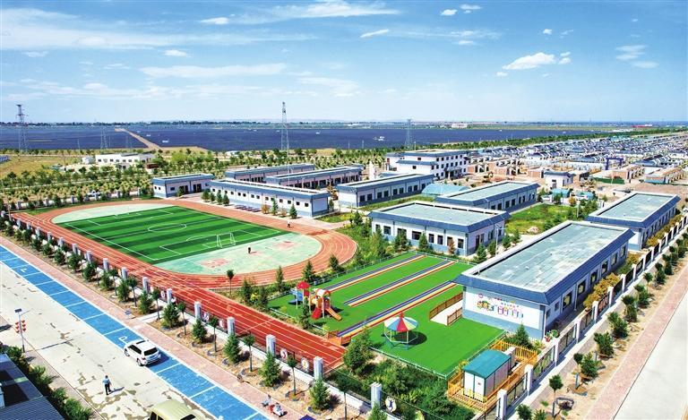 武威市大力实施生态及地质灾害避险搬迁项目,让许多村民住进新房子,开启幸福新生活。