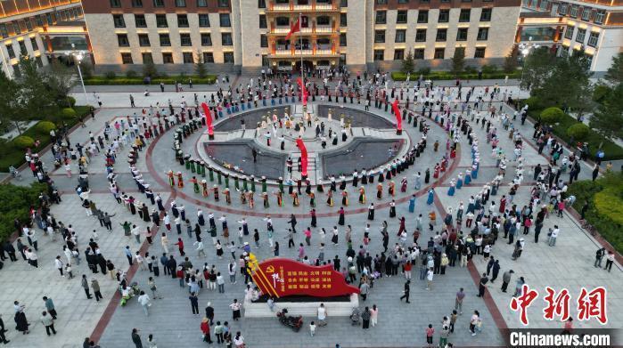 2024年7月26日,甘肃武威市天祝县,当地举办篝火晚会。(资料图)田鹏鹤 摄