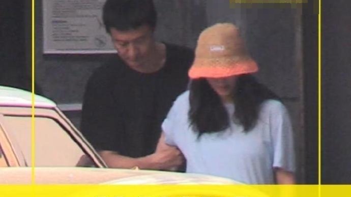 齐溪被曝已怀二胎孕肚很明显 狗仔拍到王传君陪齐溪做产检封面图