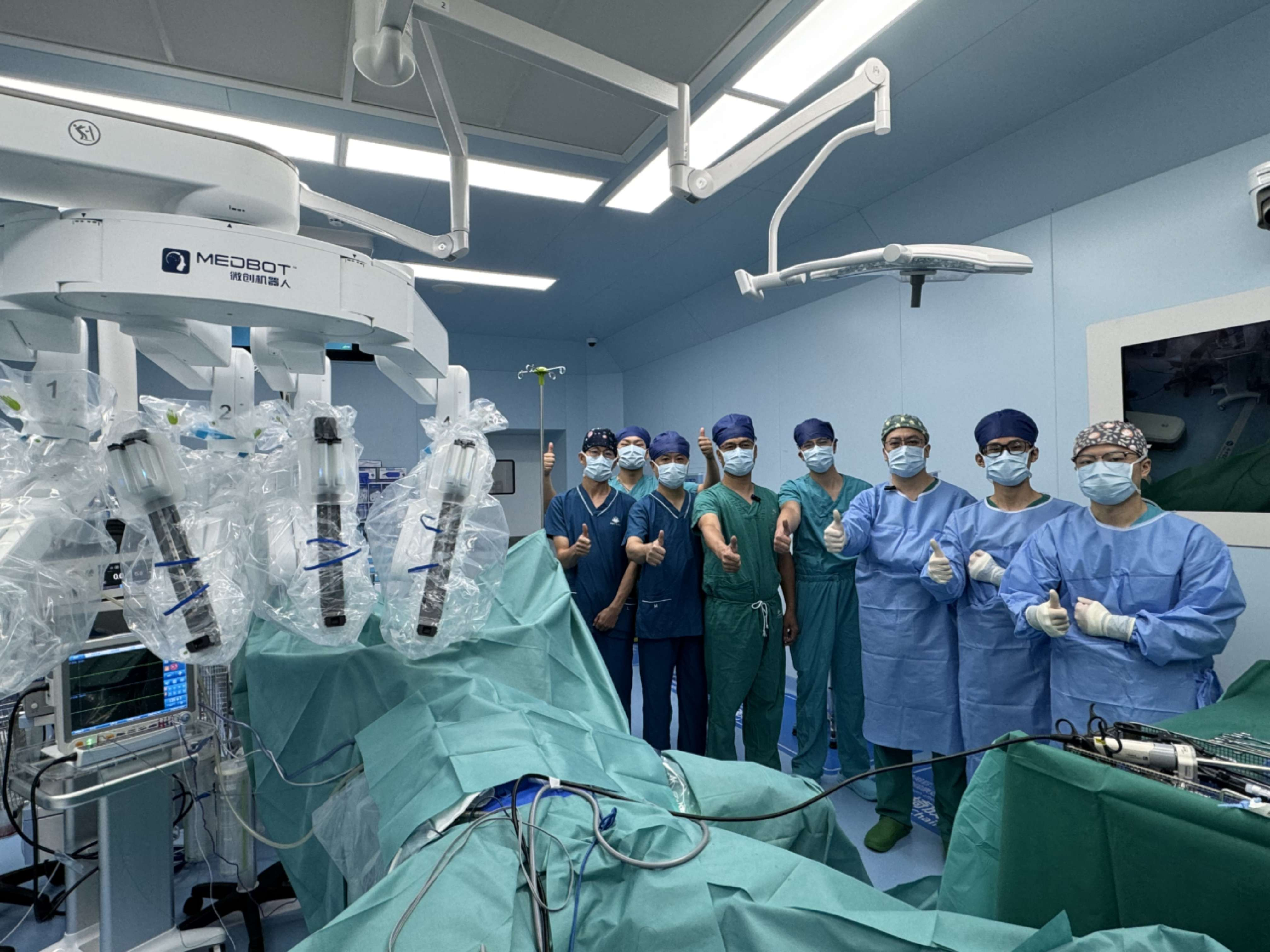 跨越1300多公里! 国内首例5G远程国产手术机器人 甲状腺癌手术顺利开展