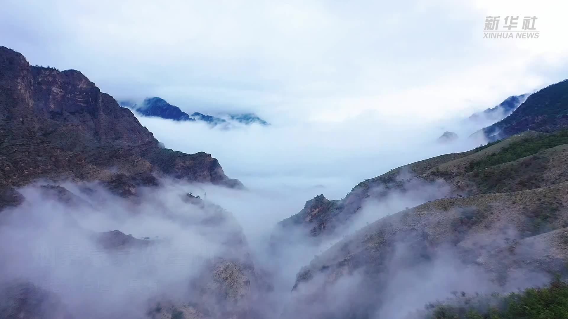 烟雾蒙蒙贺兰山