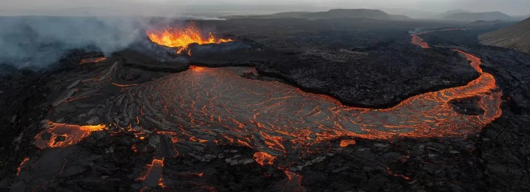 △从高空俯瞰冰岛的活火山。（图/图虫创意）