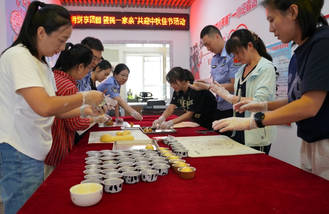 白山边境管理支队共庆中秋节