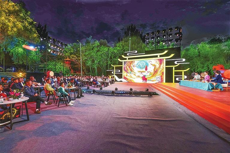 9月7日晚,《中国诗词大会》融媒体节目《酒泉·边塞诗会》在西汉酒泉胜迹举办。谢沛宏