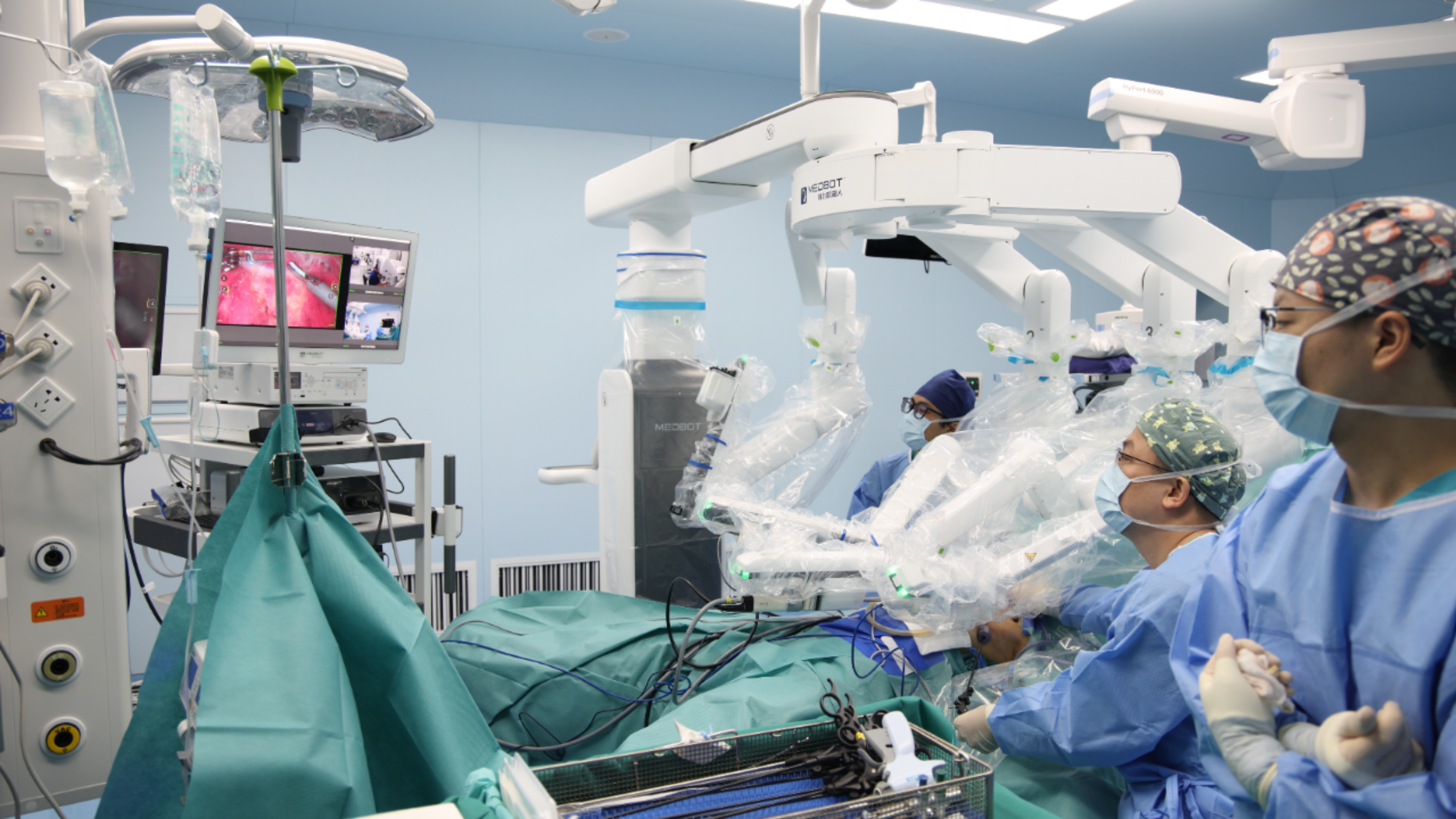 跨越1300多公里! 国内首例5G远程国产手术机器人 甲状腺癌手术顺利开展