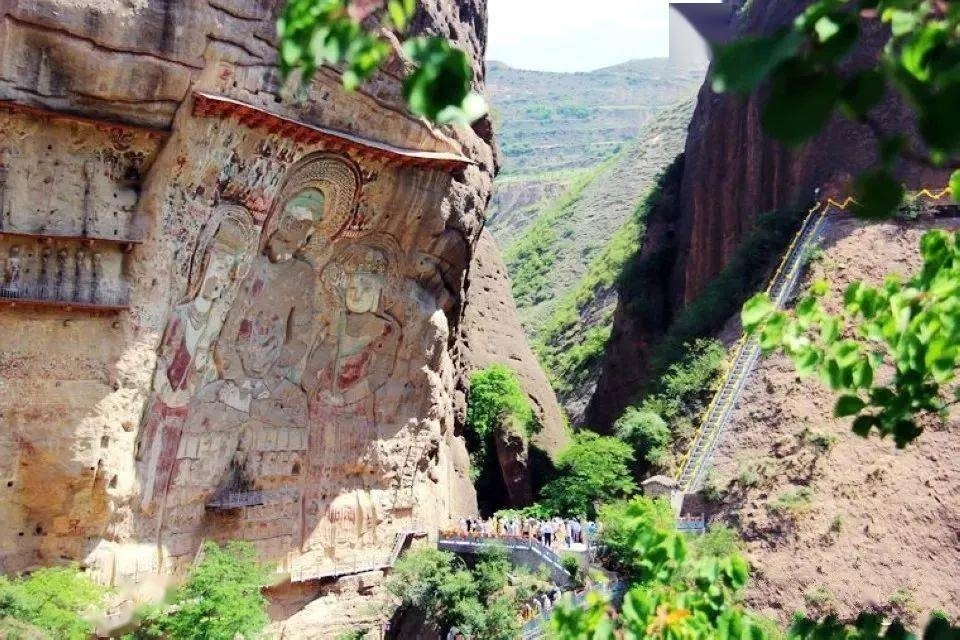 千年石窟为何总开凿在丹霞地貌里？专家揭秘其中联系