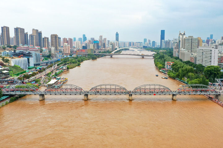 这是9月8日在兰州市城关区拍摄的黄河兰州段及两岸景象　新华每日电讯记者　郎兵兵　摄