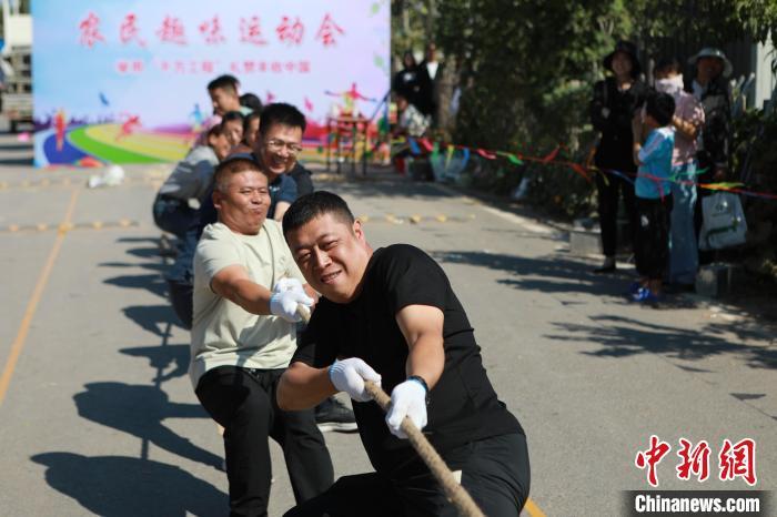 河北邯郸：农民庆丰收乐事多