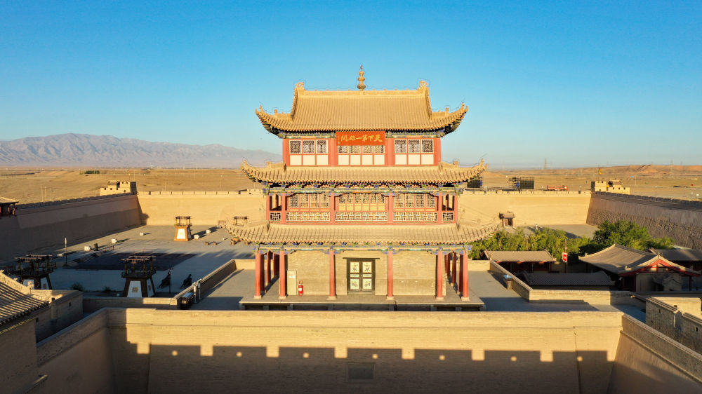 这是8月16日拍摄的嘉峪关关城（无人机照片）　新华社记者　郎兵兵　摄