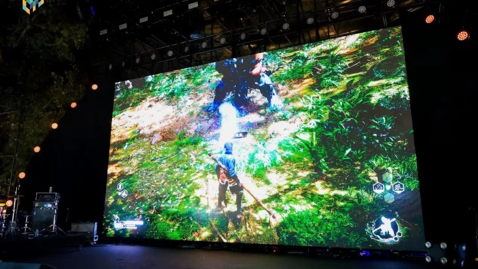 Shining Debut: Huaxia Leyard Lights Up the Big Screen at the FIRST Surprise Film Festival with ‘Huanying Island HUAN the LED